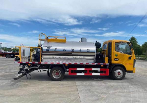 Several common faults during the spraying process of asphalt spreader trucks_2